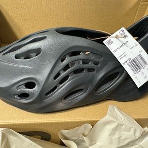 Yeezy Foam Runner “onyx”